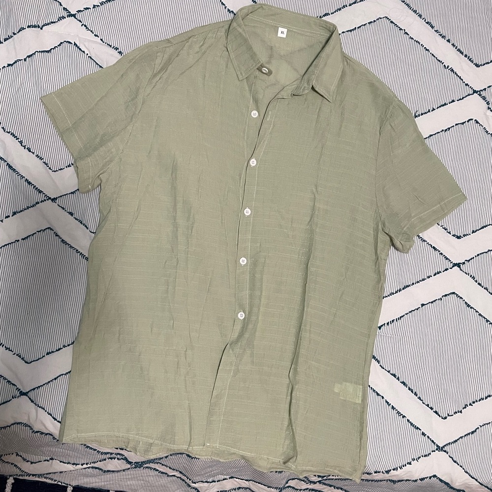 Mens button up - Picture 1 of 2